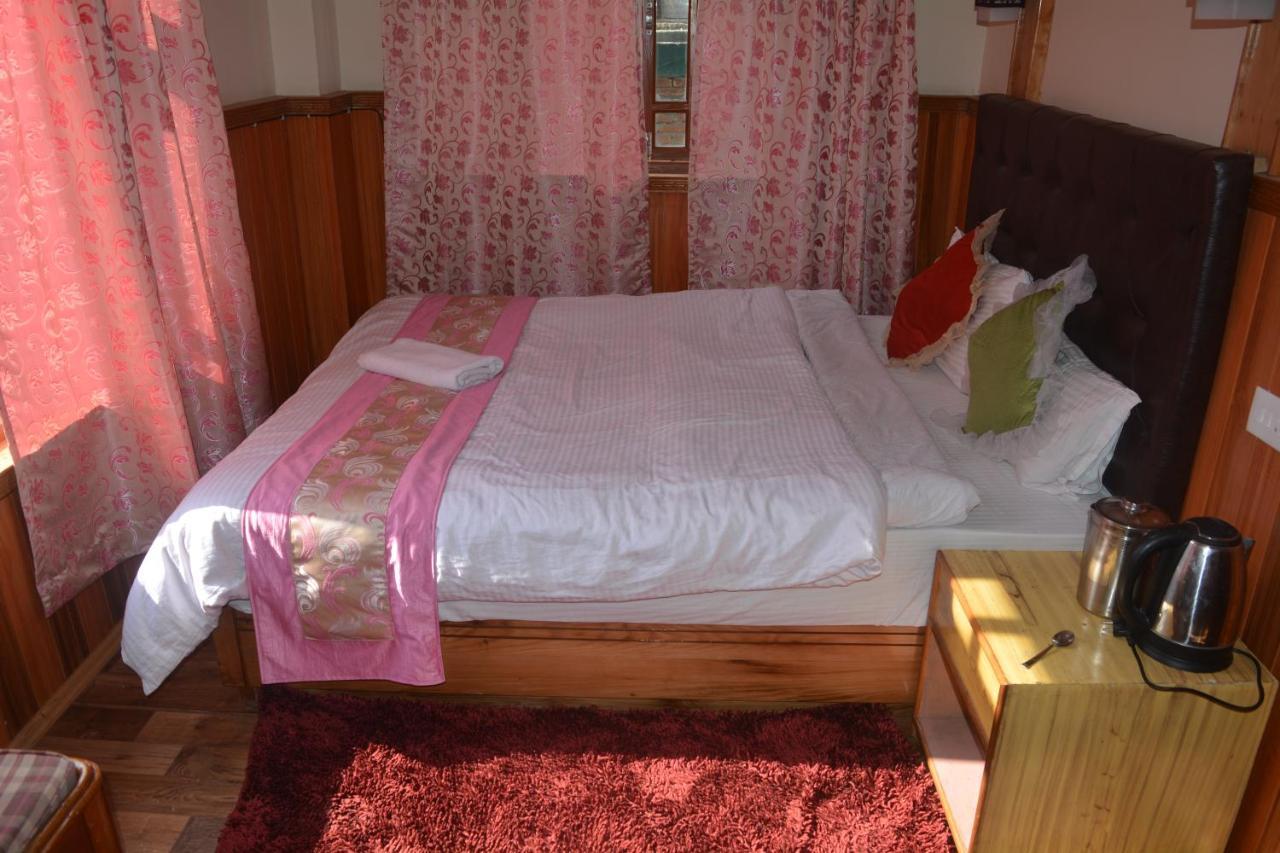 Rufina Blue Pine Hotel Lachen Exterior photo