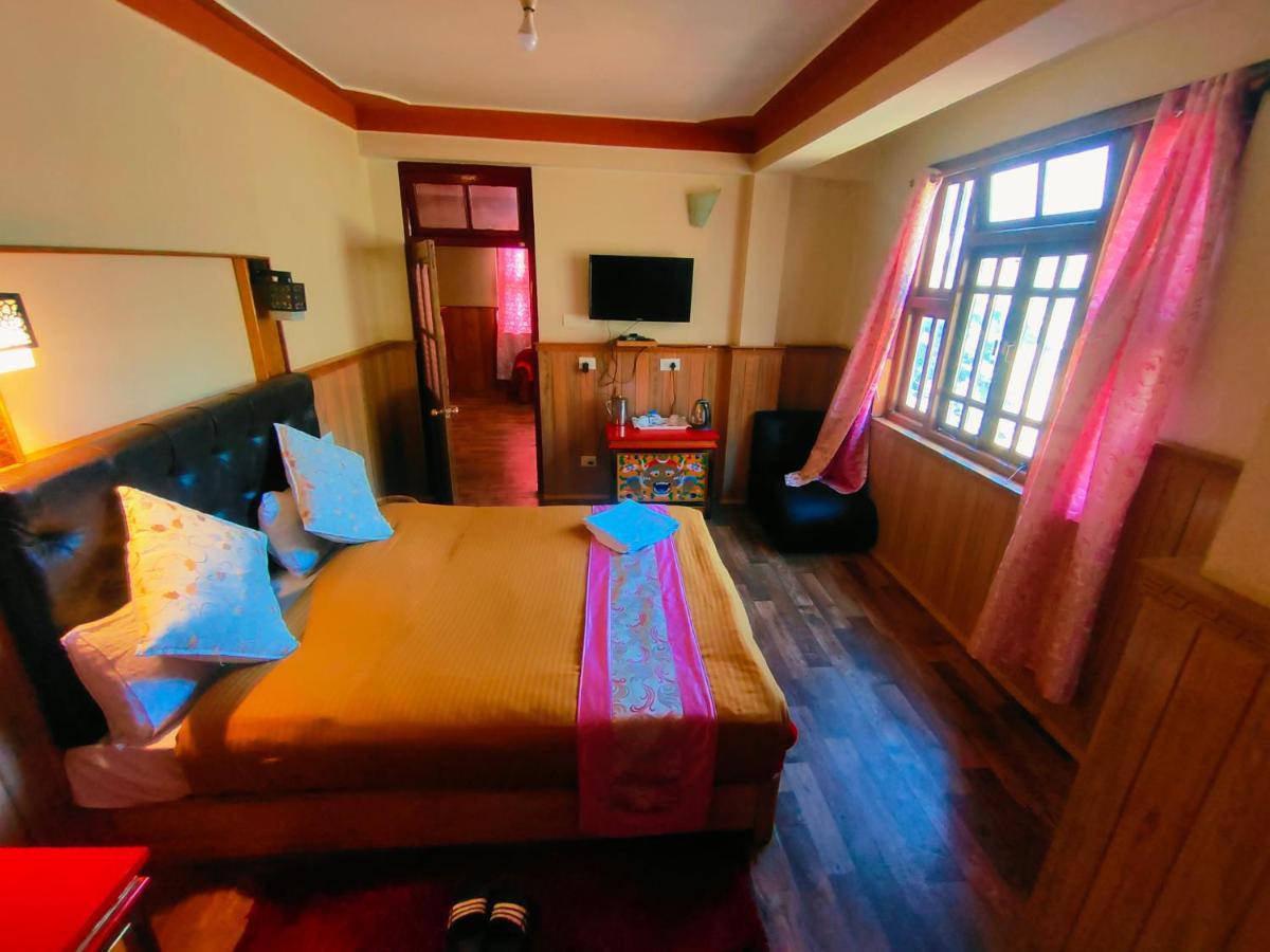 Rufina Blue Pine Hotel Lachen Exterior photo