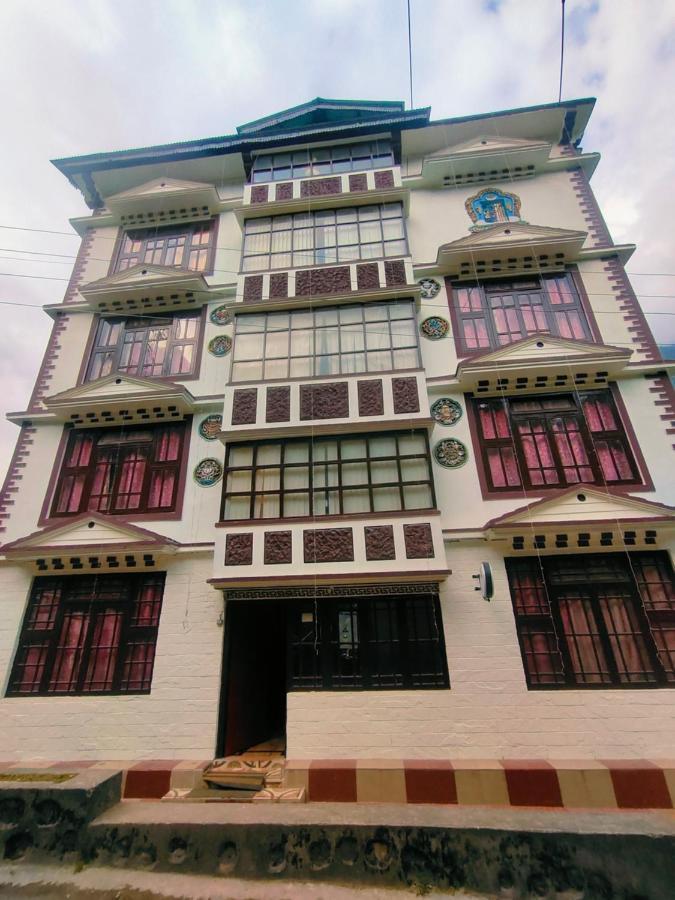 Rufina Blue Pine Hotel Lachen Exterior photo