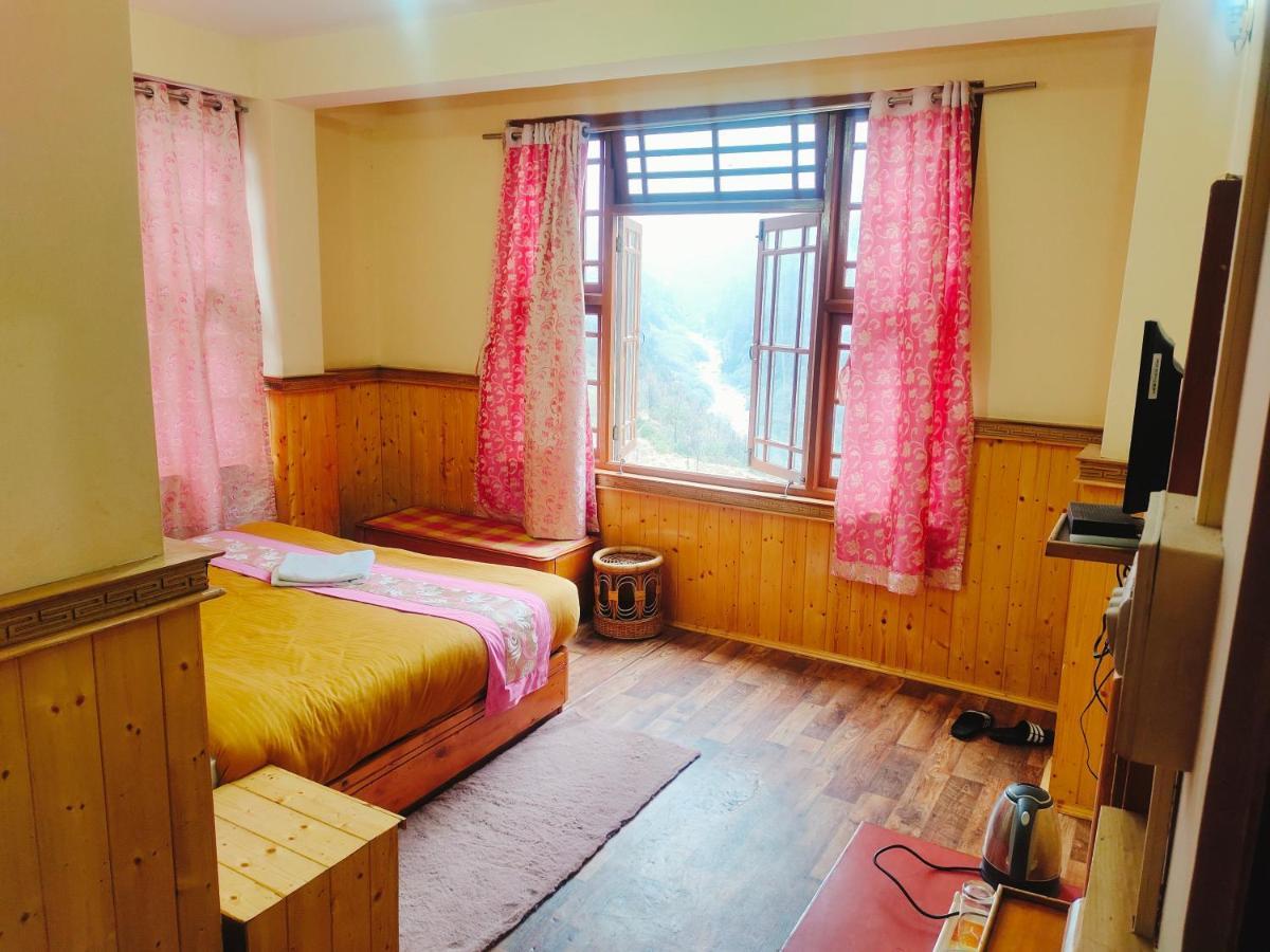 Rufina Blue Pine Hotel Lachen Exterior photo