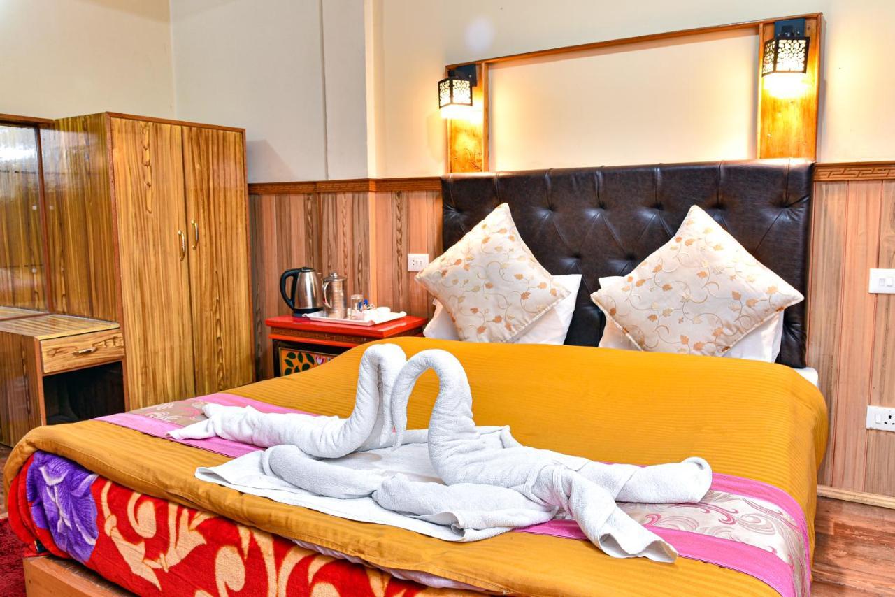 Rufina Blue Pine Hotel Lachen Exterior photo